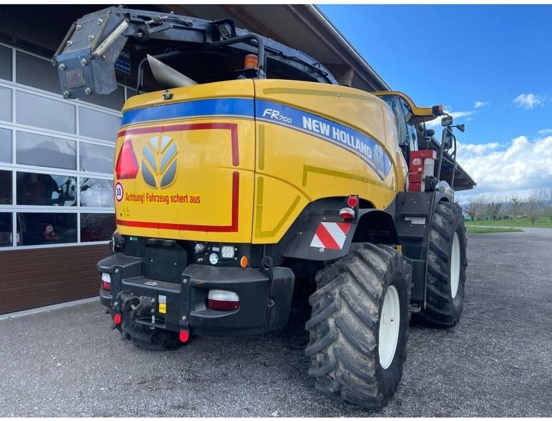 New Holland FR 700 - حصادة الأعلاف: صور 3 New Holland FR 700 - حصادة الأعلاف: صور 3