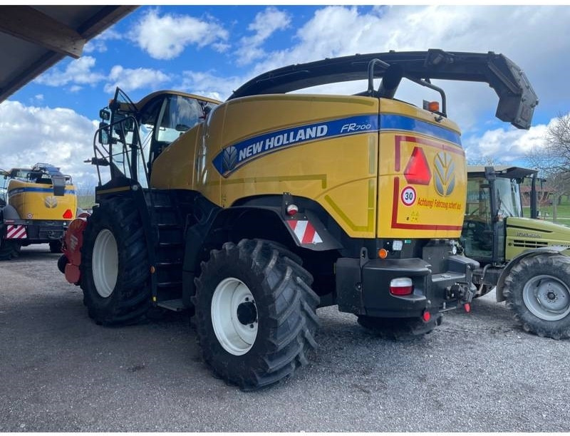 New Holland FR 700 - حصادة الأعلاف: صور 4 New Holland FR 700 - حصادة الأعلاف: صور 4