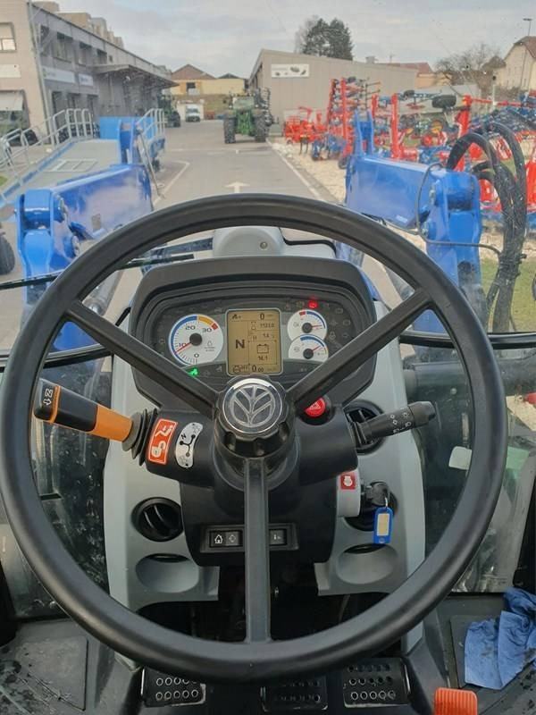 New Holland T 5.115 - جرار: صور 4 New Holland T 5.115 - جرار: صور 4