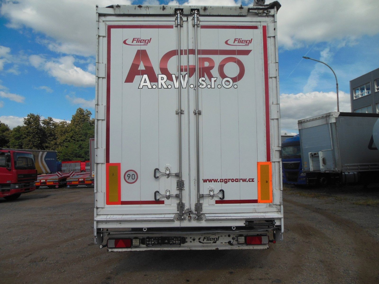 Fliegl SDS 390, 95m3, SAF, 2 STÜCK AM LAGER - أرضية المشي نصف مقطورة: صور 5 Fliegl SDS 390, 95m3, SAF, 2 STÜCK AM LAGER - أرضية المشي نصف مقطورة: صور 5