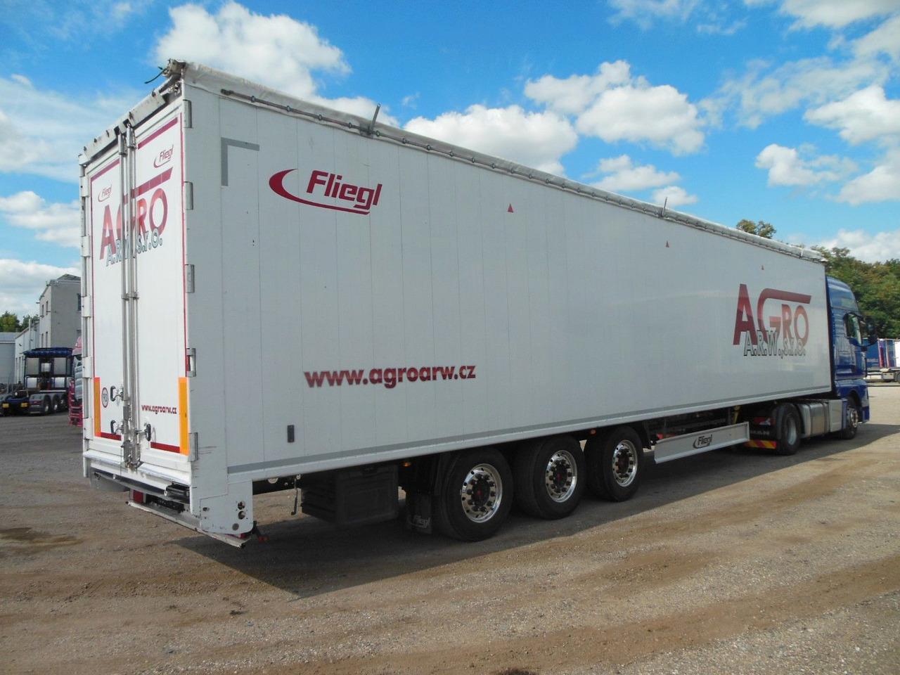 Fliegl SDS 390, 95m3, SAF, 2 STÜCK AM LAGER - أرضية المشي نصف مقطورة: صور 4 Fliegl SDS 390, 95m3, SAF, 2 STÜCK AM LAGER - أرضية المشي نصف مقطورة: صور 4
