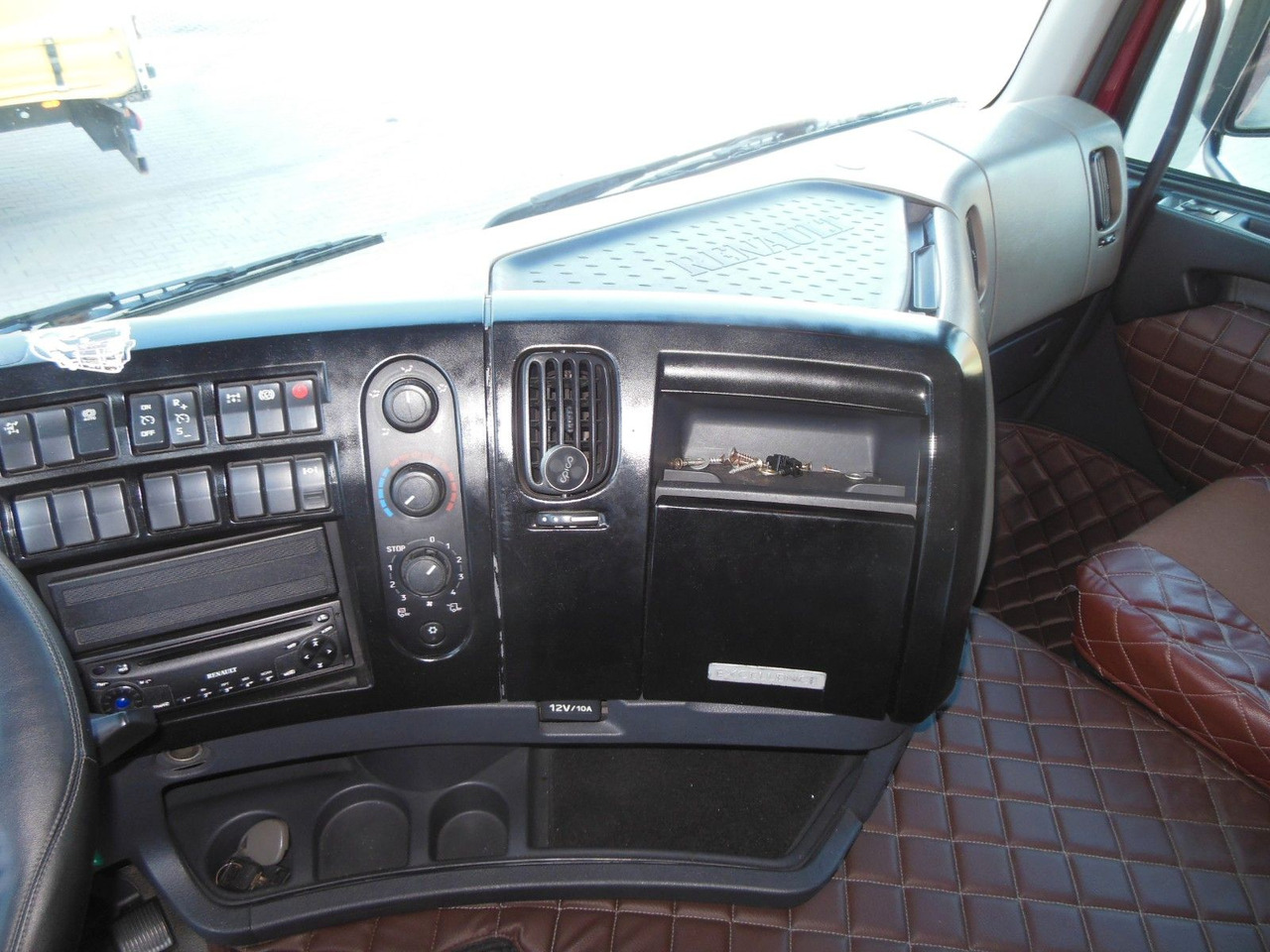 شاحنة جرار Renault PREMIUM 440.19 DXi: صور 18