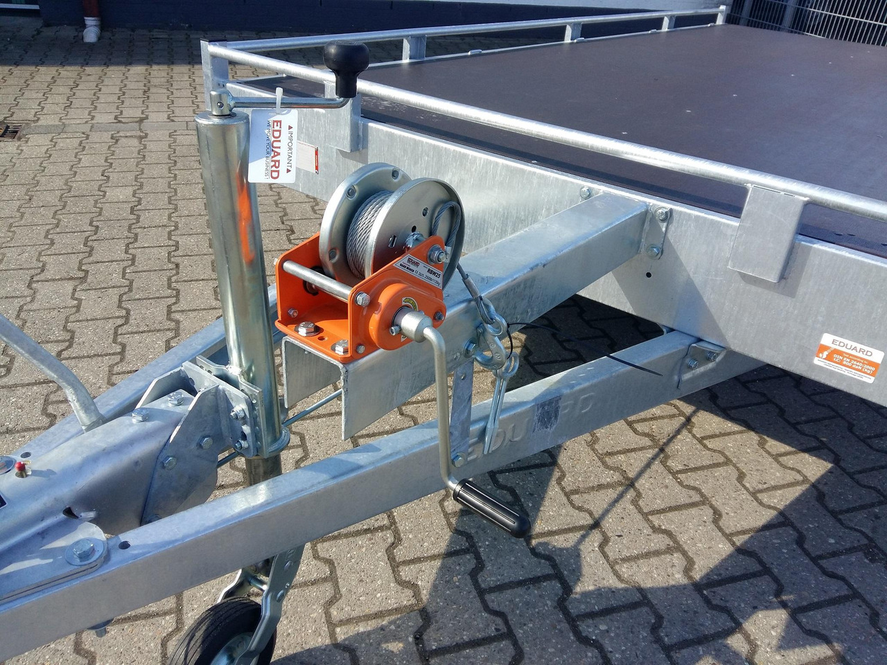 Auto Transporter Atlas 406x200cm Reling Winde Rampen 13" niedrig Fahrwerk (XL) 2700kg Modell 2024 - مقطورات مسطحة: صور 4 Auto Transporter Atlas 406x200cm Reling Winde Rampen 13" niedrig Fahrwerk (XL) 2700kg Modell 2024 - مقطورات مسطحة: صور 4