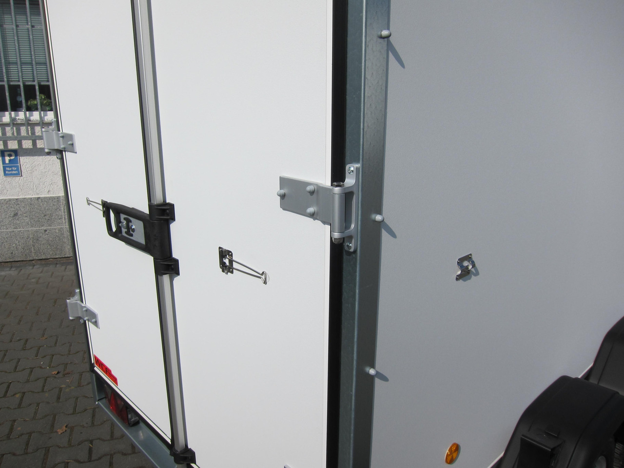 Böckmann Koffer KT 3015/20 H weiß 301x150x202 (M) 2000kg - بصندوق مغلق مقطورة: صور 5 Böckmann Koffer KT 3015/20 H weiß 301x150x202 (M) 2000kg - بصندوق مغلق مقطورة: صور 5