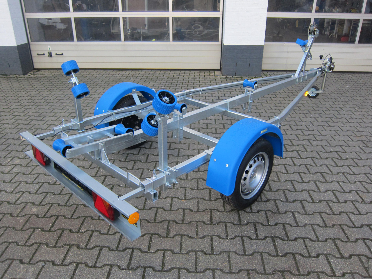 Bootsanhänger Boattrailer Neptun NAVY N7-17 Trailer 750kg mit Winde Winter Online Aktion - مقطورة القارب: صور 4 Bootsanhänger Boattrailer Neptun NAVY N7-17 Trailer 750kg mit Winde Winter Online Aktion - مقطورة القارب: صور 4