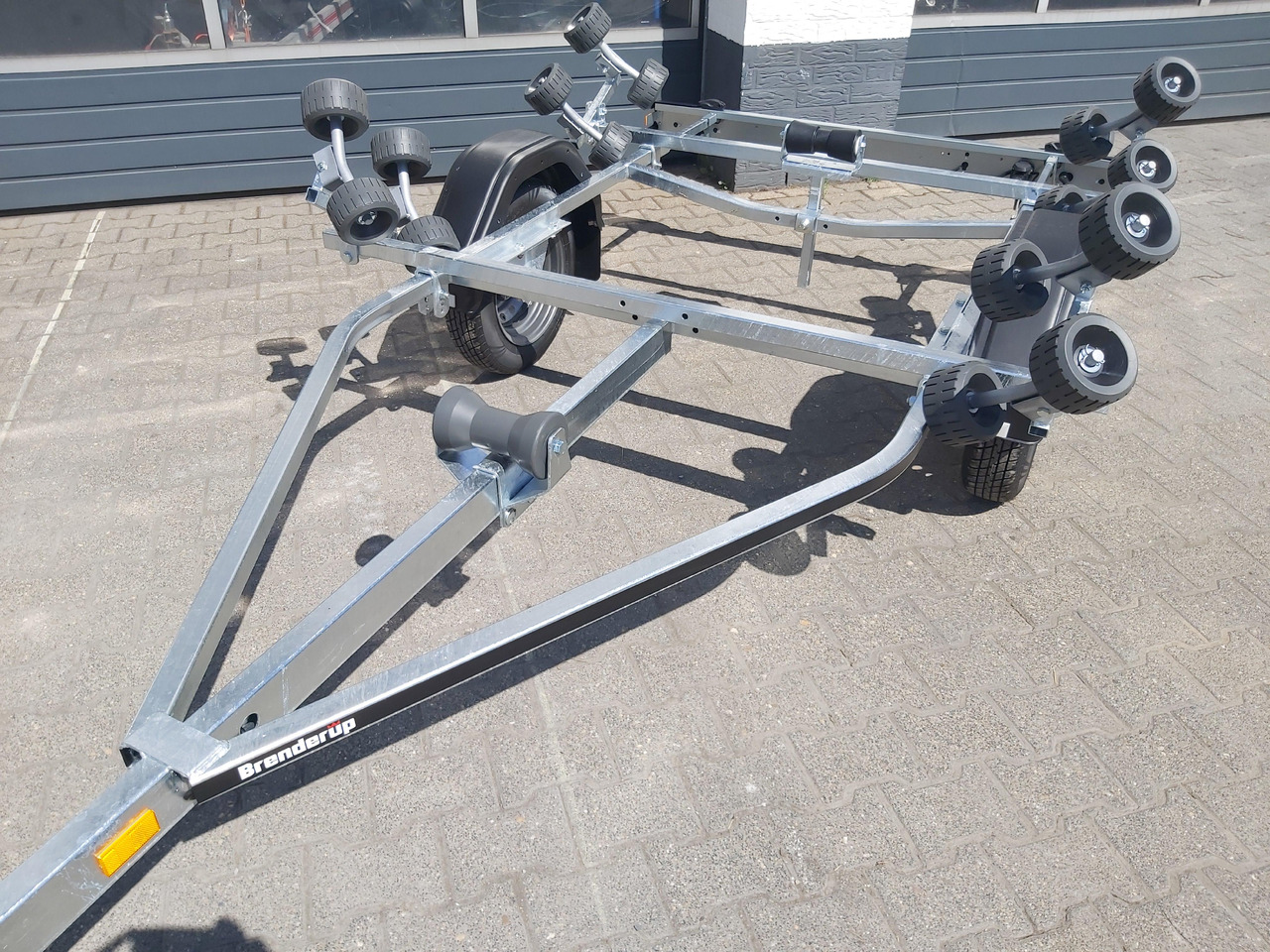 Brenderup Bootsanhänger Schlauchbootanhänger 150600UB RBX 600kg Januar online Aktion - مقطورة القارب: صور 2 Brenderup Bootsanhänger Schlauchbootanhänger 150600UB RBX 600kg Januar online Aktion - مقطورة القارب: صور 2