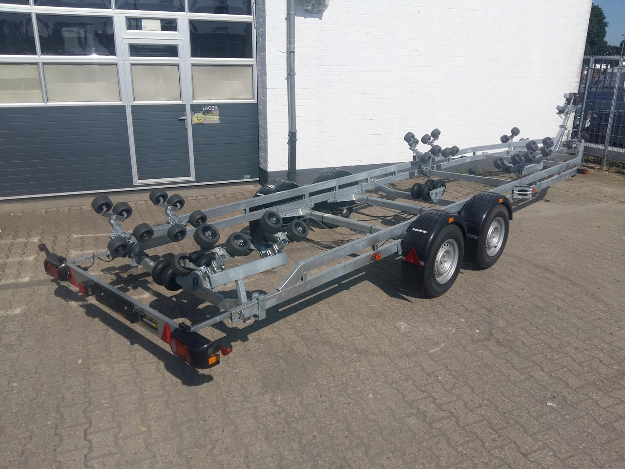 Brenderup Bootstrailer 303500 X TB SR X-Line Superrollen (XXL) 3500kg Online Winter Aktion - مقطورة القارب: صور 1 Brenderup Bootstrailer 303500 X TB SR X-Line Superrollen (XXL) 3500kg Online Winter Aktion - مقطورة القارب: صور 1