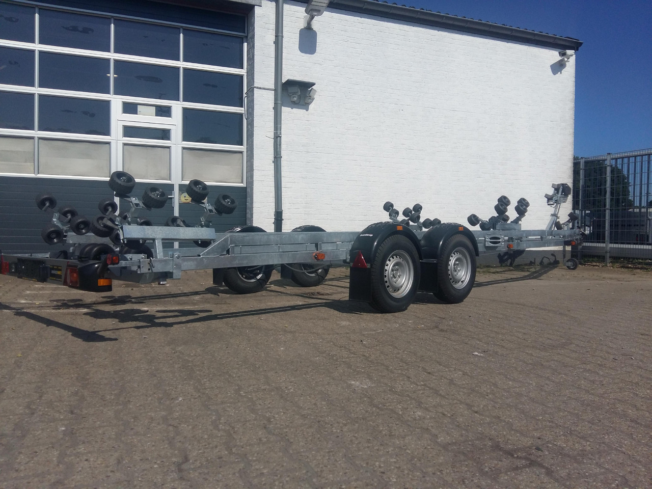 Brenderup Bootstrailer 303500 X TB SR X-Line Superrollen (XXL) 3500kg Online Winter Aktion - مقطورة القارب: صور 2 Brenderup Bootstrailer 303500 X TB SR X-Line Superrollen (XXL) 3500kg Online Winter Aktion - مقطورة القارب: صور 2