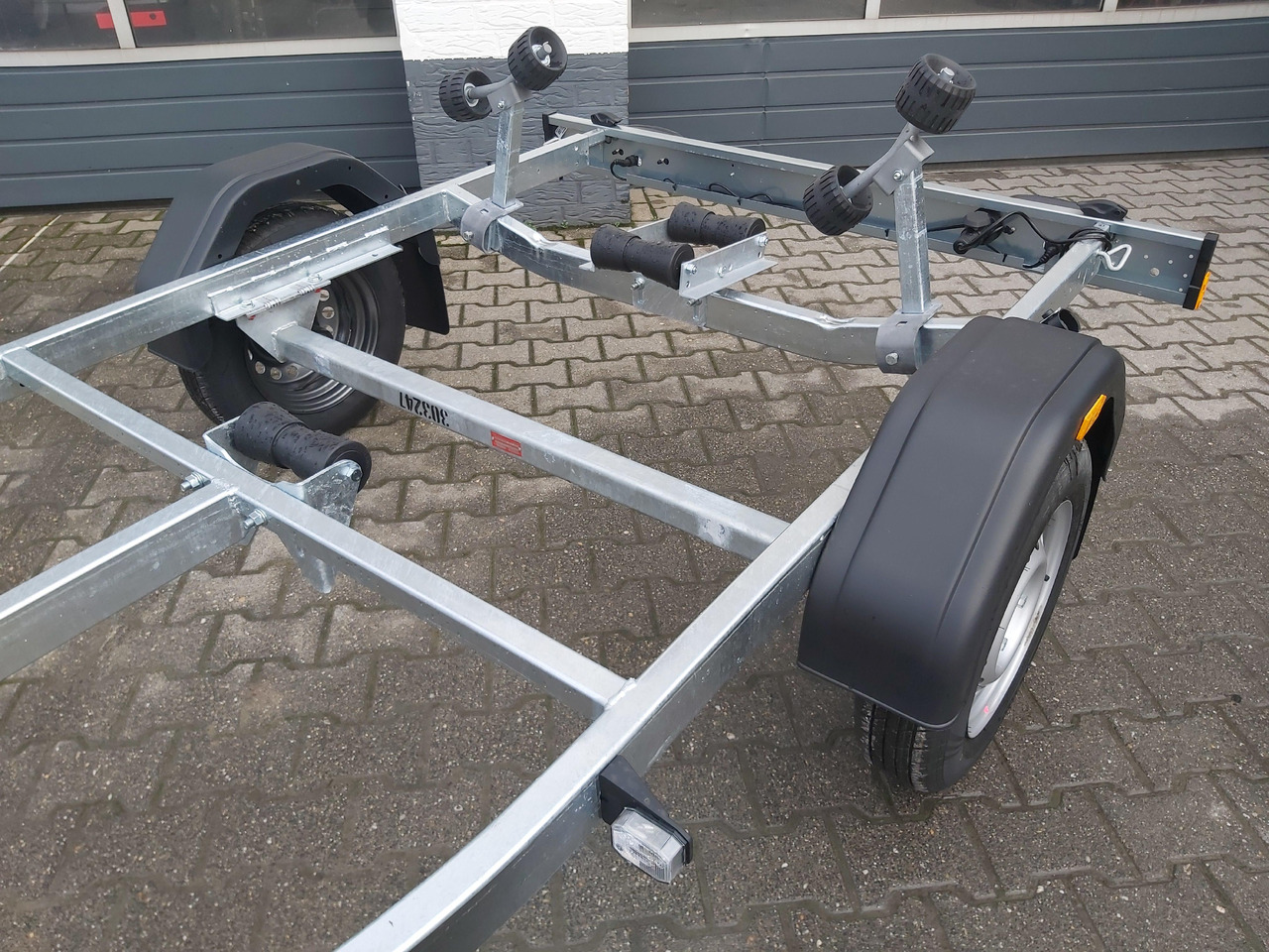 Brenderup Bootstrailer 750L UB Premium 180750UBL 750kg Winde 311959 Januar Online Aktion - مقطورة القارب: صور 5 Brenderup Bootstrailer 750L UB Premium 180750UBL 750kg Winde 311959 Januar Online Aktion - مقطورة القارب: صور 5