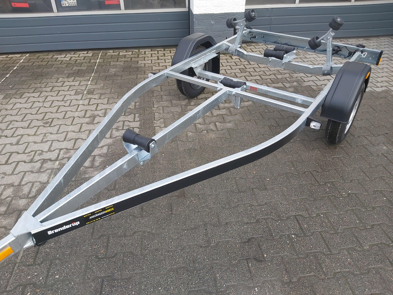 Brenderup Bootstrailer 750L UB Premium 180750UBL 750kg Winde 311959 Januar Online Aktion - مقطورة القارب: صور 4 Brenderup Bootstrailer 750L UB Premium 180750UBL 750kg Winde 311959 Januar Online Aktion - مقطورة القارب: صور 4