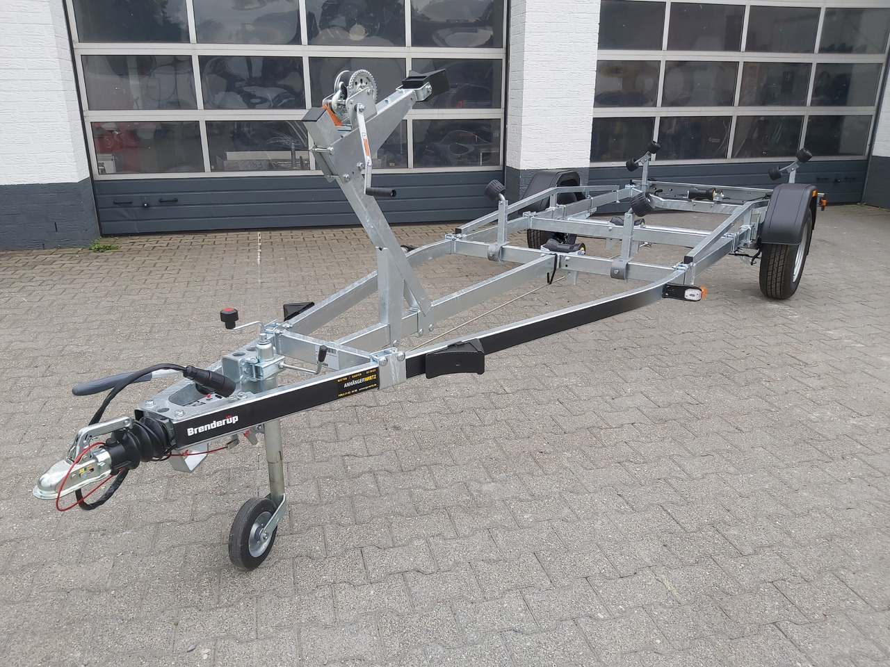 Brenderup Bootstrailer Premium 201300B SR mit Rollen Boote bis 600cm 1300kg Modell 2024 311967 - مقطورة القارب: صور 1 Brenderup Bootstrailer Premium 201300B SR mit Rollen Boote bis 600cm 1300kg Modell 2024 311967 - مقطورة القارب: صور 1