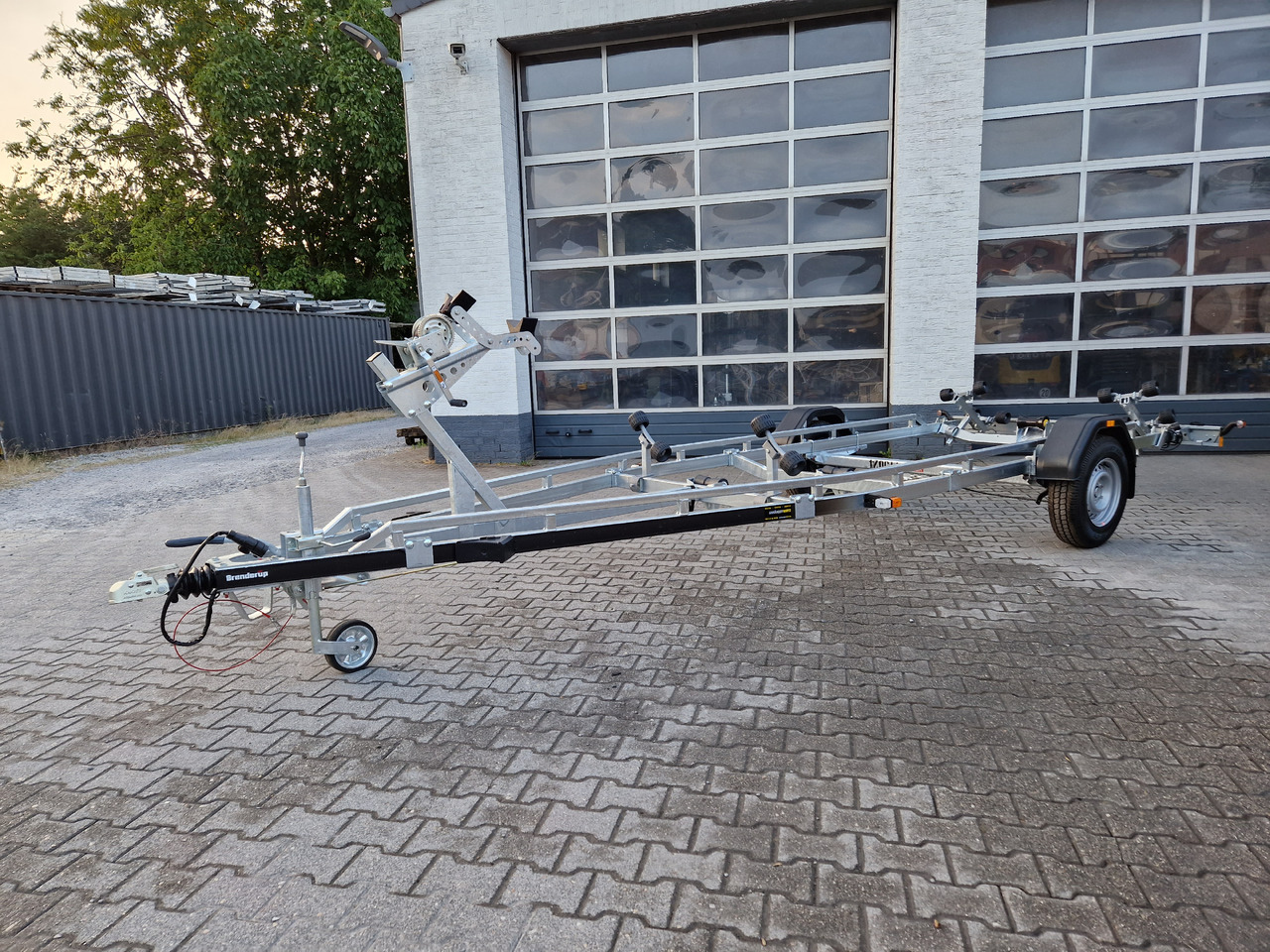 Brenderup Bootstrailer Premium 221800 B SR 1800 Superrollen Winde Boote bis 640cm 1800kg 312267 - مقطورة القارب: صور 1 Brenderup Bootstrailer Premium 221800 B SR 1800 Superrollen Winde Boote bis 640cm 1800kg 312267 - مقطورة القارب: صور 1