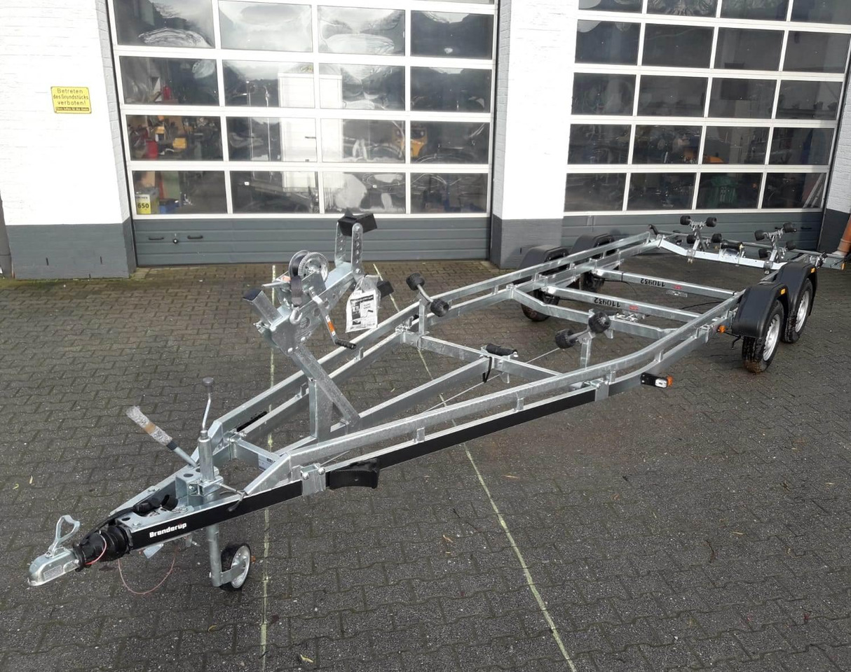 Brenderup Bootstrailer Premium 242000 TB SR 2000 Superrollen Winde Boote bis 650cm 2000kg 312268 - مقطورة القارب: صور 5 Brenderup Bootstrailer Premium 242000 TB SR 2000 Superrollen Winde Boote bis 650cm 2000kg 312268 - مقطورة القارب: صور 5