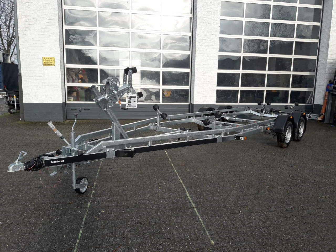 Brenderup Bootstrailer Premium 242000 TB SR 2000 Superrollen Winde Boote bis 650cm 2000kg 312268 - مقطورة القارب: صور 1 Brenderup Bootstrailer Premium 242000 TB SR 2000 Superrollen Winde Boote bis 650cm 2000kg 312268 - مقطورة القارب: صور 1