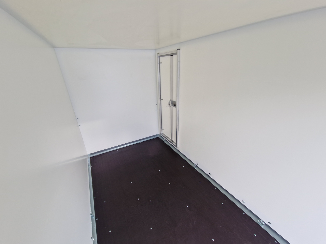 Brenderup Cargo Dynamic CD350 TB R ST 350x155x185cm Heckrampe Seitentür Wabenwände (L) 2500kg - مقطورة دراجة نارية: صور 2 Brenderup Cargo Dynamic CD350 TB R ST 350x155x185cm Heckrampe Seitentür Wabenwände (L) 2500kg - مقطورة دراجة نارية: صور 2