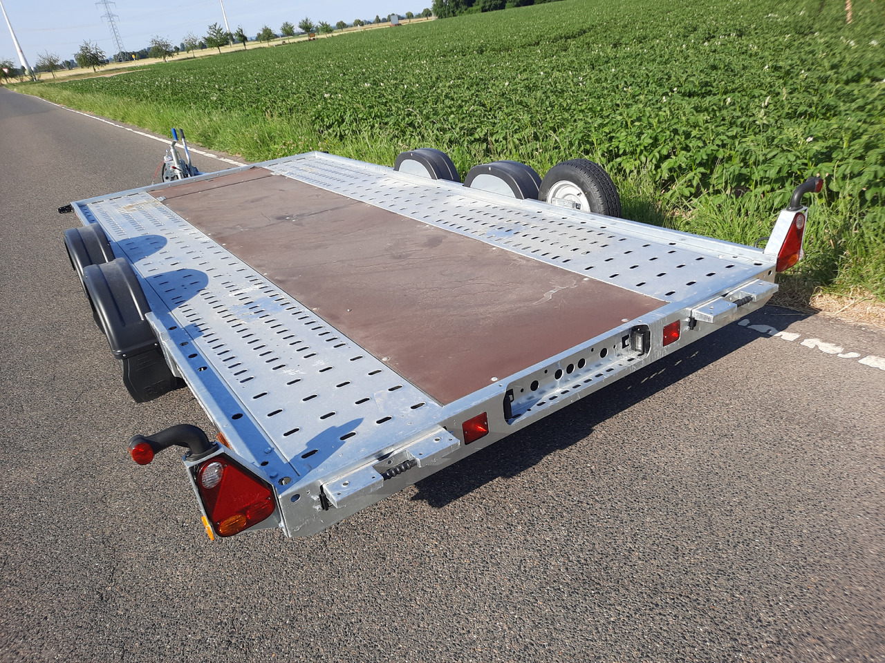 Brian James A4 Transporter 450x200cm blackline easy glide Rampen 240cm ausziehbar 3000kg - شاحنة نقل سيارات مقطورة: صور 3 Brian James A4 Transporter 450x200cm blackline easy glide Rampen 240cm ausziehbar 3000kg - شاحنة نقل سيارات مقطورة: صور 3