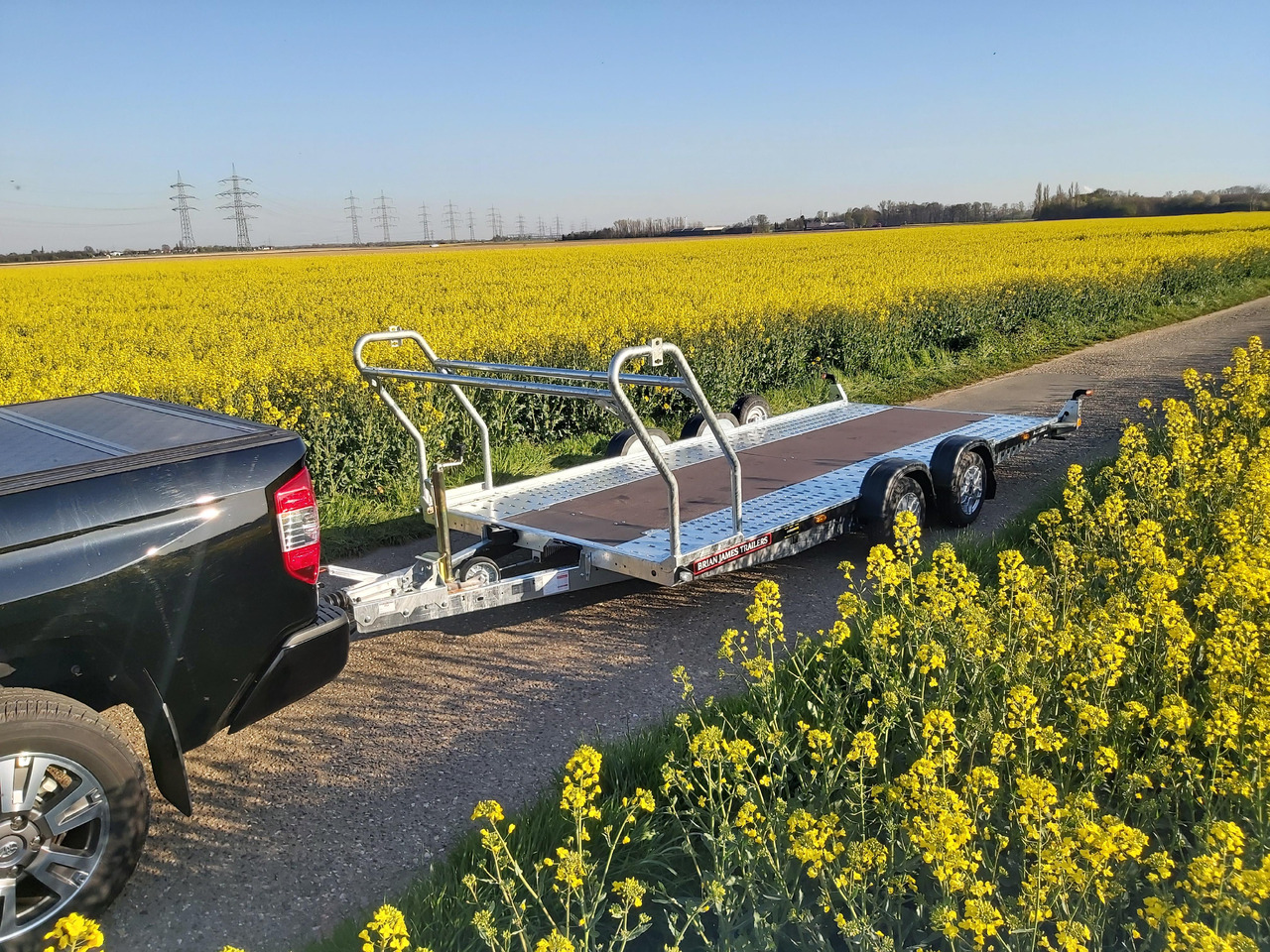 Brian James A4 Transporter 500x200cm blackline Alufelgen easy glide Rampen 240cm Reifenregal 3000kg - شاحنة نقل سيارات مقطورة: صور 2 Brian James A4 Transporter 500x200cm blackline Alufelgen easy glide Rampen 240cm Reifenregal 3000kg - شاحنة نقل سيارات مقطورة: صور 2