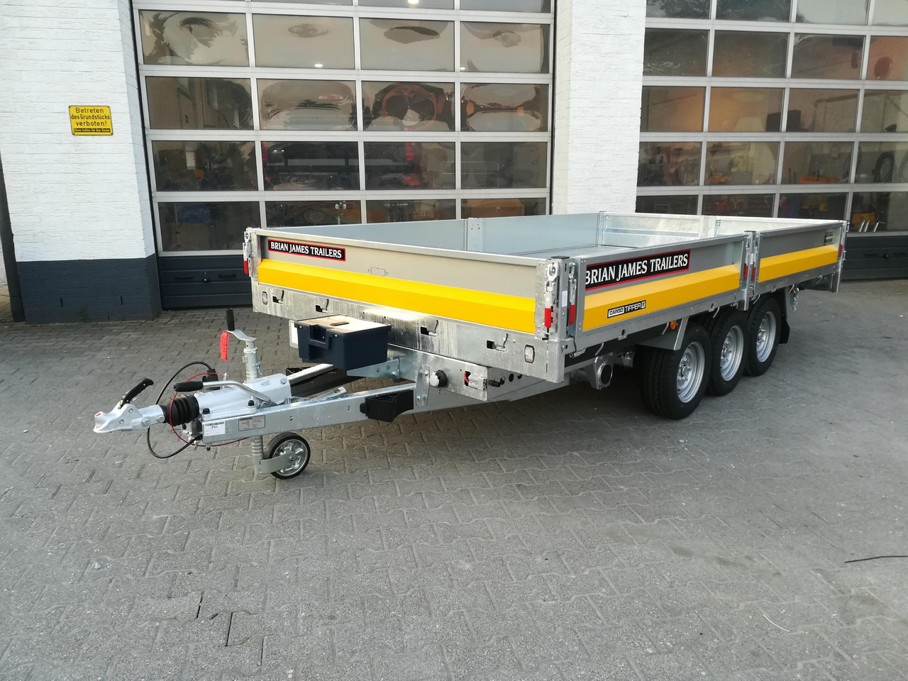 Brian James Trailer CarGO Tipper 2 elektrisch 360x195x30cm Stahlbordwände Pendel 12" Tridem 3,5t on - قلابة مقطورة: صور 4 Brian James Trailer CarGO Tipper 2 elektrisch 360x195x30cm Stahlbordwände Pendel 12" Tridem 3,5t on - قلابة مقطورة: صور 4