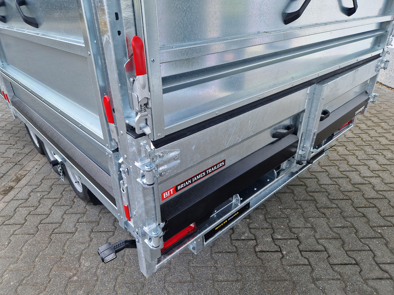 Brian James Trailer Tipper 400x200x100cm Aufsatz elektro blackline LED Tridem 3500kg Modell 24 - قلابة مقطورة: صور 2 Brian James Trailer Tipper 400x200x100cm Aufsatz elektro blackline LED Tridem 3500kg Modell 24 - قلابة مقطورة: صور 2