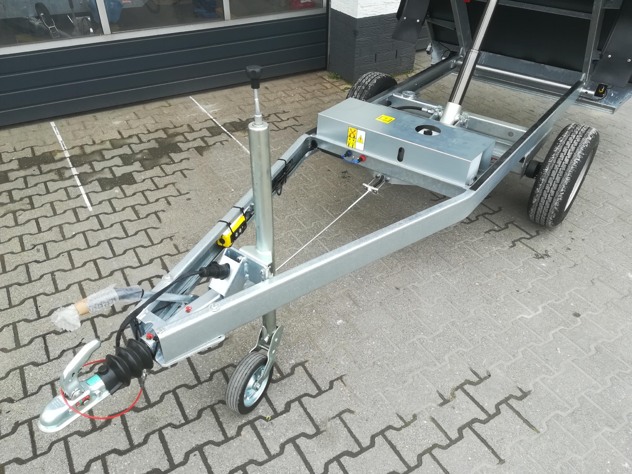 قلابة مقطورة Cheval Liberte Debon Kipper PW 0 Lux Elektro 250x155x30cm 1500kg Januar Online Aktion: صور 7 قلابة مقطورة Cheval Liberte Debon Kipper PW 0 Lux Elektro 250x155x30cm 1500kg Januar Online Aktion: صور 7