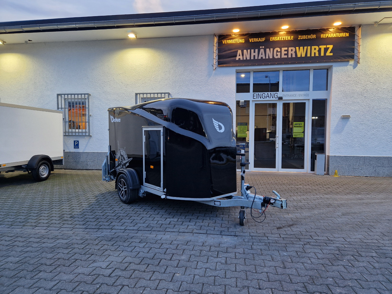 Debon Cargo 1300 300x152x168cm black Seitentür Alufelgen blackbeauty Pullman 1300kg 100km/H - مقطورات السيارات: صور 1 Debon Cargo 1300 300x152x168cm black Seitentür Alufelgen blackbeauty Pullman 1300kg 100km/H - مقطورات السيارات: صور 1