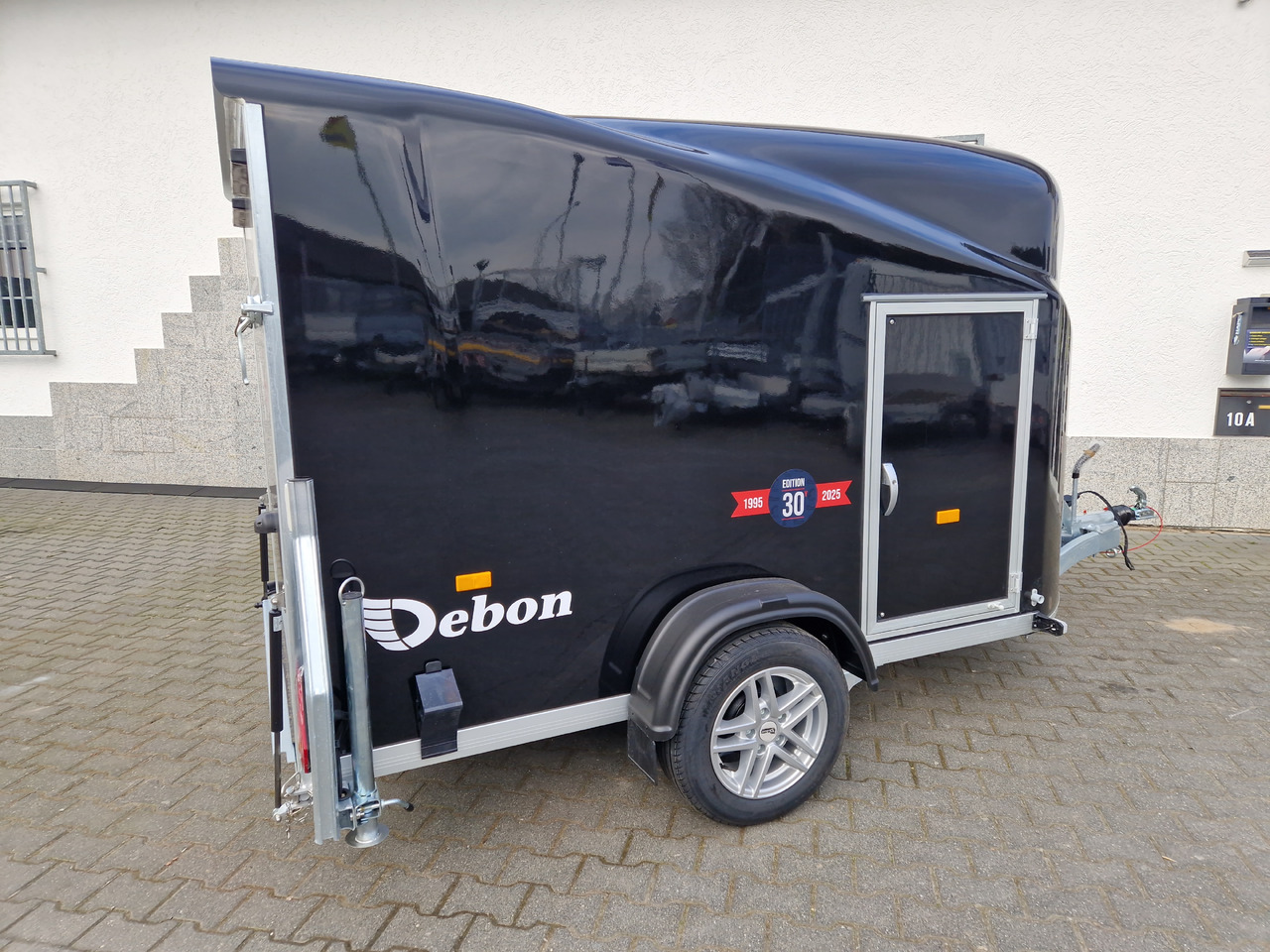 Debon Cargo 1300 300x152x168cm black Seitentür Alufelgen silver Pullman II 100km/H 1300kg Modell 25 - مقطورات السيارات: صور 5 Debon Cargo 1300 300x152x168cm black Seitentür Alufelgen silver Pullman II 100km/H 1300kg Modell 25 - مقطورات السيارات: صور 5