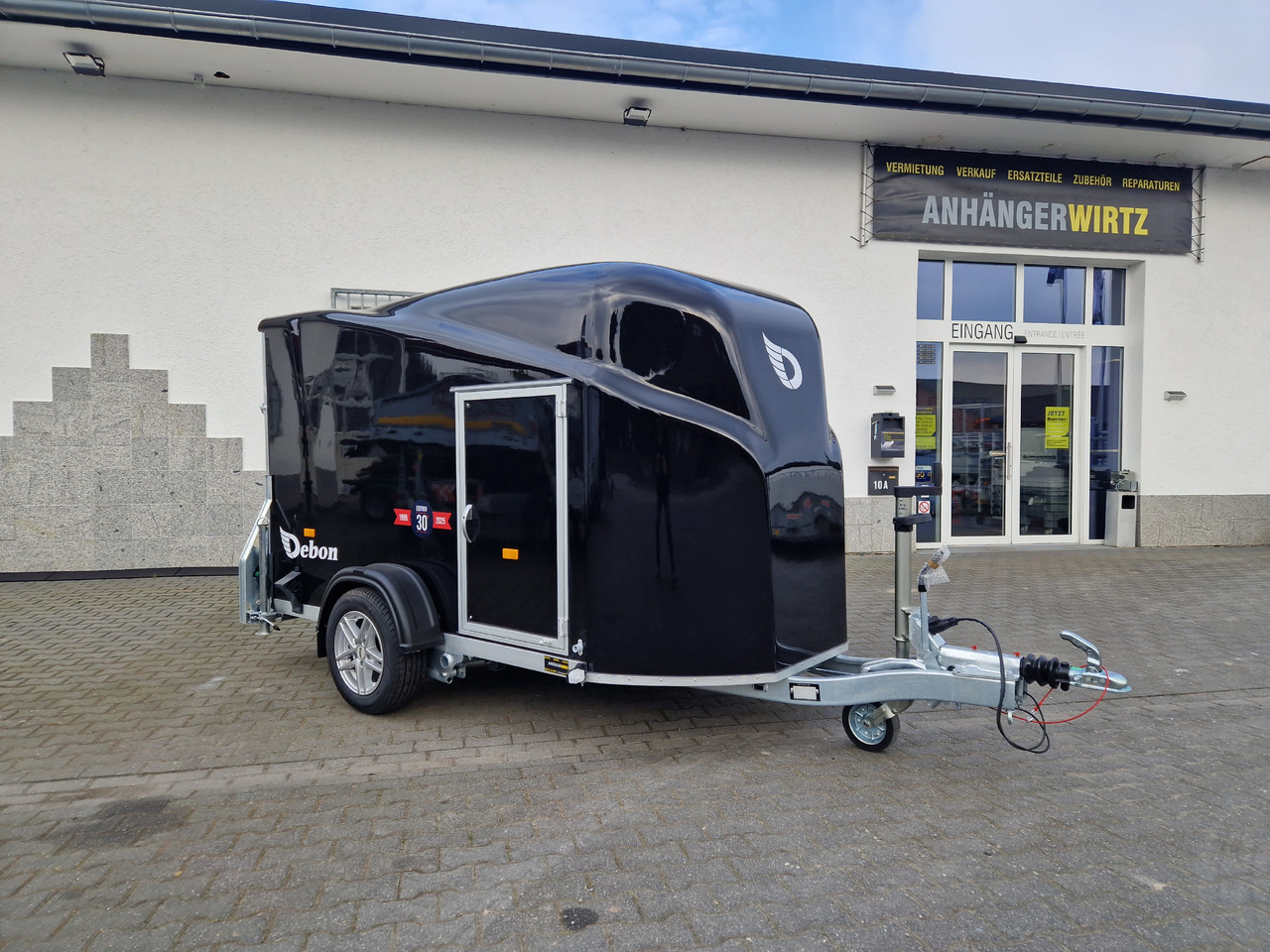 Debon Cargo 1300 300x152x168cm black Seitentür Alufelgen silver Pullman II 100km/H 1300kg Modell 25 - مقطورات السيارات: صور 1 Debon Cargo 1300 300x152x168cm black Seitentür Alufelgen silver Pullman II 100km/H 1300kg Modell 25 - مقطورات السيارات: صور 1