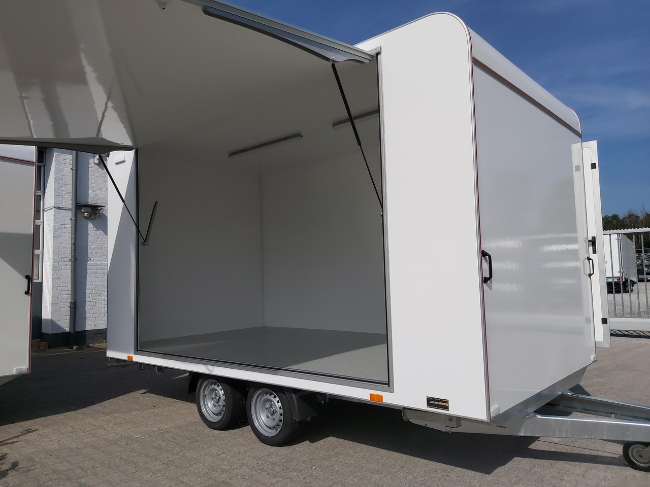 Event Trailer Koffer TWSP M 420T.01 420x220x217cm Seitenklappe Tür 230Volt 100 km/H 2700kg - عربة الطعام: صور 2 Event Trailer Koffer TWSP M 420T.01 420x220x217cm Seitenklappe Tür 230Volt 100 km/H 2700kg - عربة الطعام: صور 2