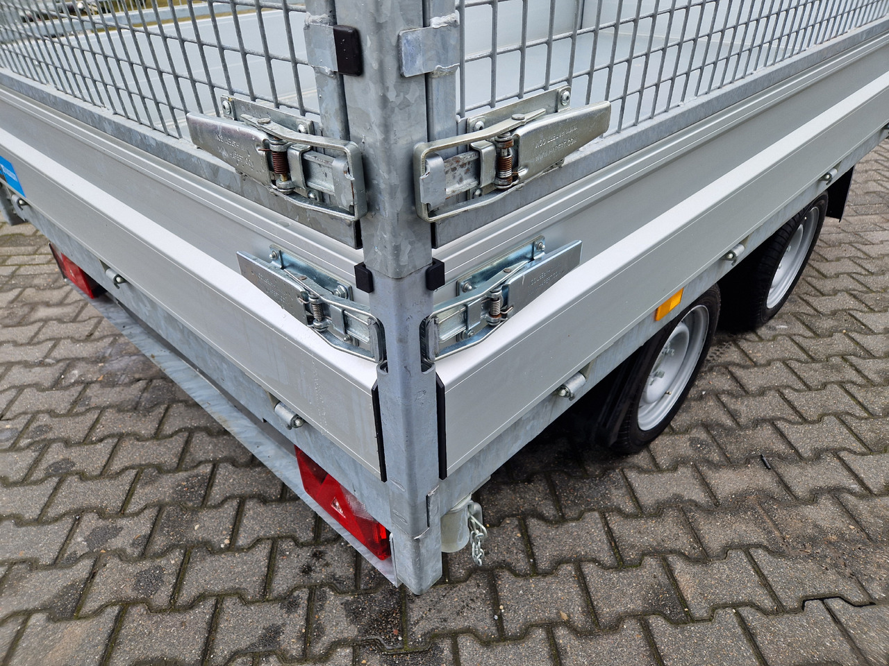 Hapert COBALT HM-2 305x180x30cm Elektro & Laubgitter 2700kg - قلابة مقطورة: صور 4 Hapert COBALT HM-2 305x180x30cm Elektro & Laubgitter 2700kg - قلابة مقطورة: صور 4