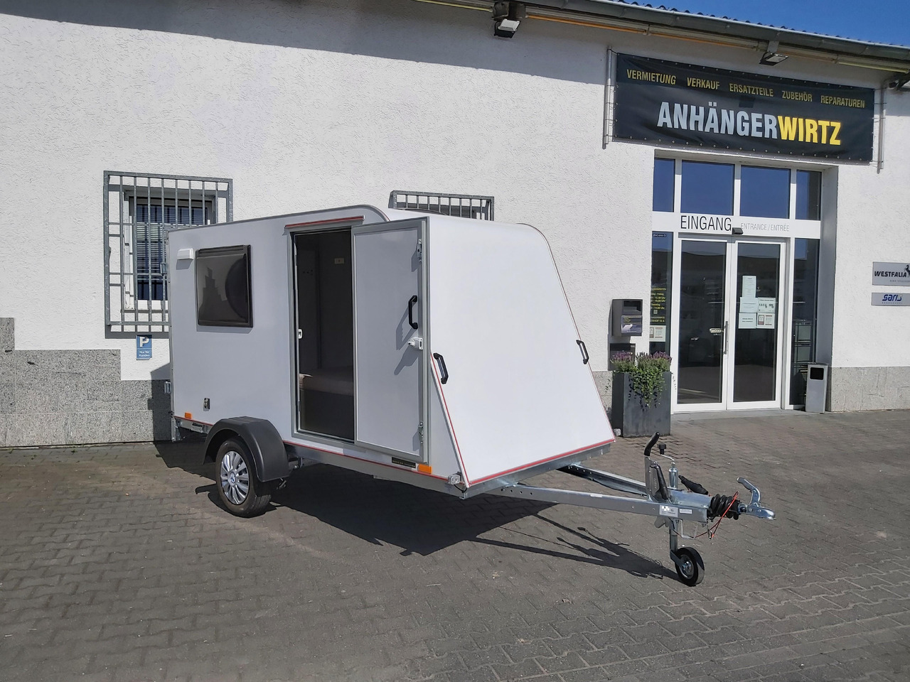 Kargo Camp TFS S Midi 320x150x150cm aero LUX Bett Fenster Seitentür Dachluke Strom 750kg Bremse 2024 - كرفان سحب: صور 1 Kargo Camp TFS S Midi 320x150x150cm aero LUX Bett Fenster Seitentür Dachluke Strom 750kg Bremse 2024 - كرفان سحب: صور 1