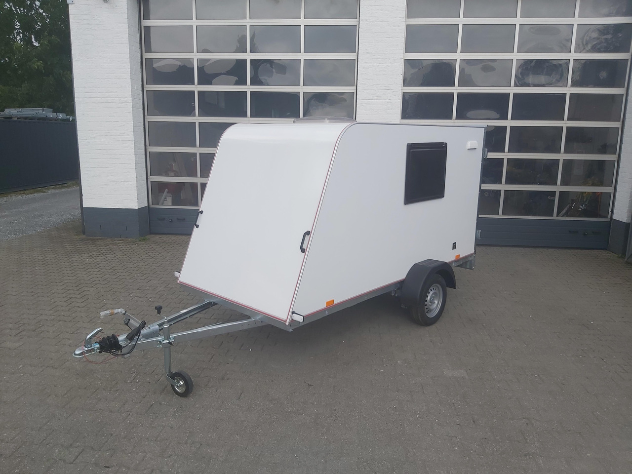 Kargo Camp TFS S Midi 320x150x150cm aero Seitentür Fenster Strom 230V (S) 750kg gebremst Modell 22 - كرفان سحب: صور 5 Kargo Camp TFS S Midi 320x150x150cm aero Seitentür Fenster Strom 230V (S) 750kg gebremst Modell 22 - كرفان سحب: صور 5