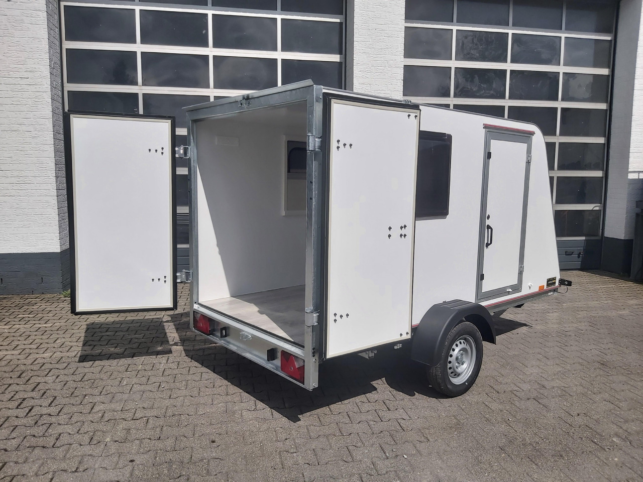 Kargo Camp TFS S Midi 320x150x150cm aero Seitentür Fenster Strom 230V (S) 750kg gebremst Modell 22 - كرفان سحب: صور 2 Kargo Camp TFS S Midi 320x150x150cm aero Seitentür Fenster Strom 230V (S) 750kg gebremst Modell 22 - كرفان سحب: صور 2