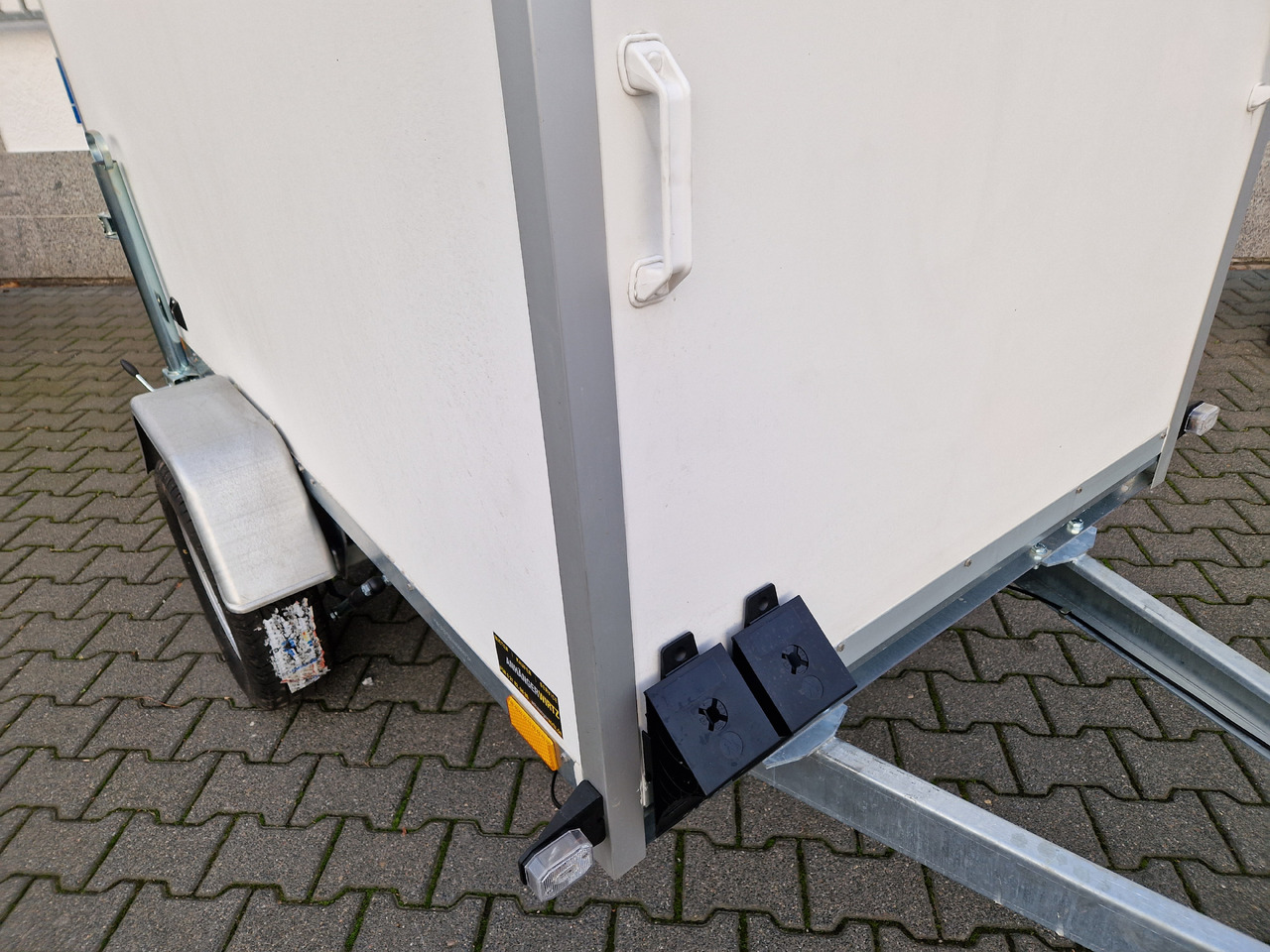 Kargo F7520D 204x114x150cm Zurrsystem (XS) 750kg 100km/H Modell 2024 - بصندوق مغلق مقطورة: صور 5 Kargo F7520D 204x114x150cm Zurrsystem (XS) 750kg 100km/H Modell 2024 - بصندوق مغلق مقطورة: صور 5