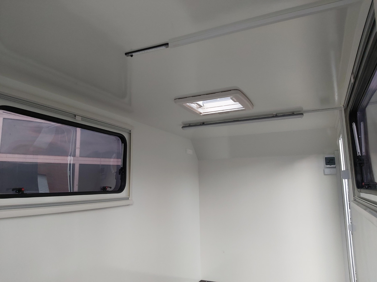 كرفان سحب Koffer Sport Camp TFS 360.00 360x180x190cm aero Seitentür 2 Fenster+ DL IL 230V 1300kg 100km/H: صور 10