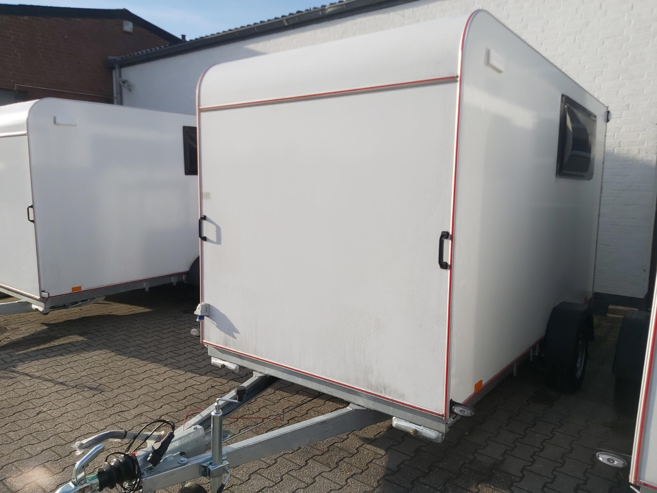 Koffer Sport Camp TFS 360.00 360x180x190cm aero Seitentür 2 Fenster+ DL IL 230V 1300kg 100km/H - كرفان سحب: صور 1 Koffer Sport Camp TFS 360.00 360x180x190cm aero Seitentür 2 Fenster+ DL IL 230V 1300kg 100km/H - كرفان سحب: صور 1