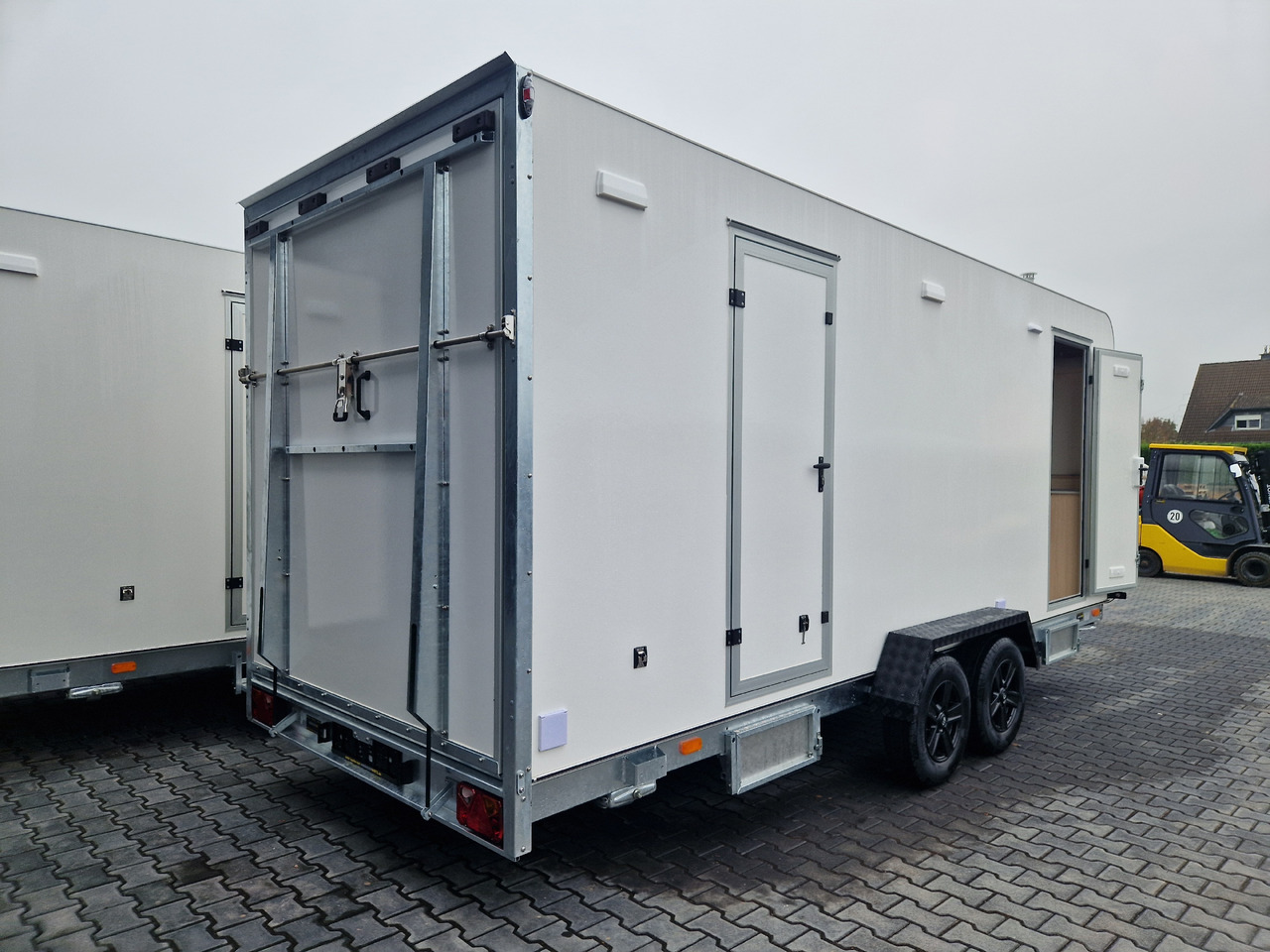 Koffer Sport Camp TFS 550.01 550x200x210cm Laderaum ST & Wohnabteil 2700kg - كرفان سحب: صور 4 Koffer Sport Camp TFS 550.01 550x200x210cm Laderaum ST & Wohnabteil 2700kg - كرفان سحب: صور 4