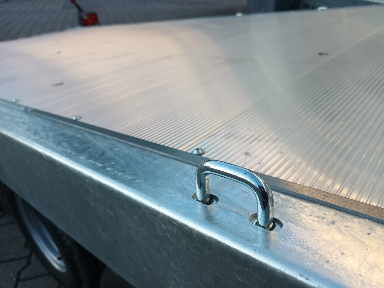 Martz Cartrailer GT KIPP 580/3 3,5T 580x215cm Profi Aluboden Winde Tridem 10" 3500kg 100 km/H - شاحنة نقل سيارات مقطورة: صور 4 Martz Cartrailer GT KIPP 580/3 3,5T 580x215cm Profi Aluboden Winde Tridem 10" 3500kg 100 km/H - شاحنة نقل سيارات مقطورة: صور 4