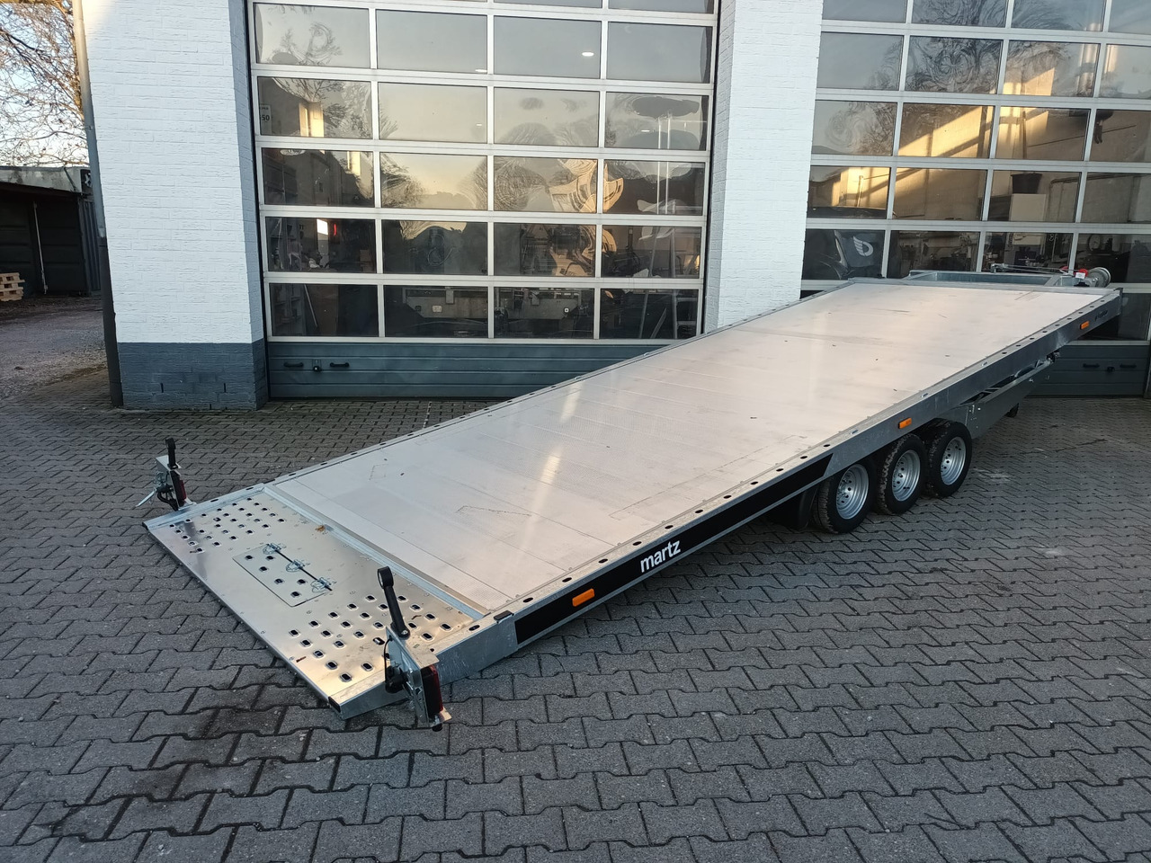 Martz Cartrailer GT KIPP 580/3 3,5T 580x215cm Profi Aluboden Winde Tridem 10" 3500kg 100 km/H - شاحنة نقل سيارات مقطورة: صور 2 Martz Cartrailer GT KIPP 580/3 3,5T 580x215cm Profi Aluboden Winde Tridem 10" 3500kg 100 km/H - شاحنة نقل سيارات مقطورة: صور 2