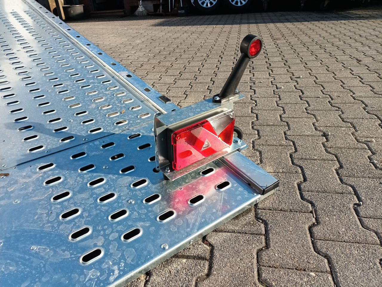 شاحنة نقل سيارات مقطورة Martz Cartrailer GT KIPP 580/3 3,5T 580x215cm Profi Lohr Stahl & Aluboden Tridem 10" 3500kg 100km/H: صور 10 شاحنة نقل سيارات مقطورة Martz Cartrailer GT KIPP 580/3 3,5T 580x215cm Profi Lohr Stahl & Aluboden Tridem 10" 3500kg 100km/H: صور 10