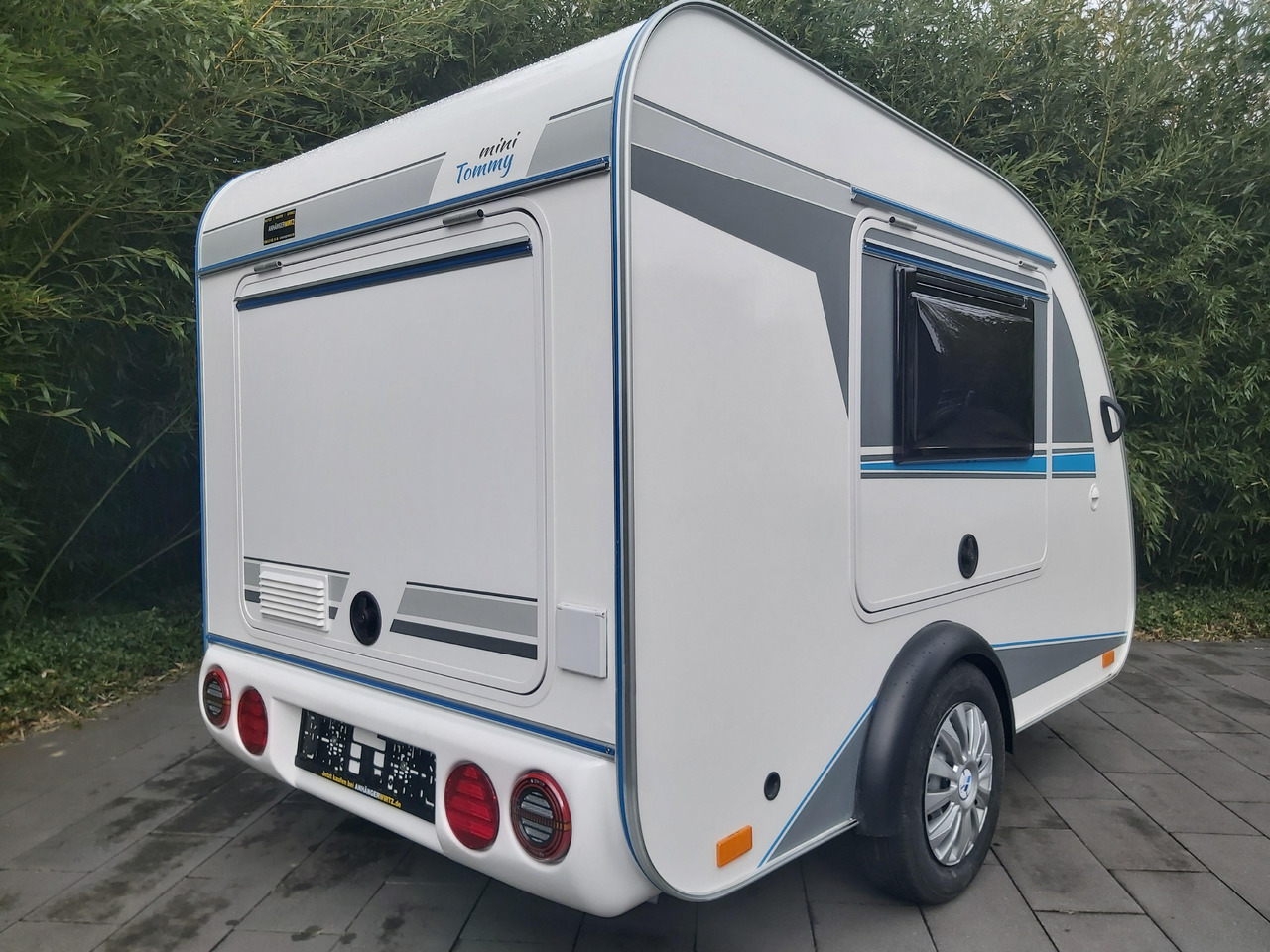 Mini Camper Mini Tommy TMC25 252x140x121cm aero V1 Küche 12V/230V 100km/H 750kg gebremst Modell 24 - كرفان سحب: صور 5 Mini Camper Mini Tommy TMC25 252x140x121cm aero V1 Küche 12V/230V 100km/H 750kg gebremst Modell 24 - كرفان سحب: صور 5