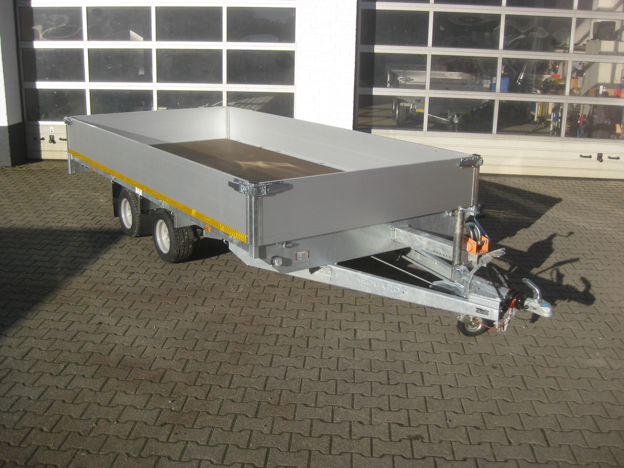 Multi Transporter 406x200x40cm Auffahrrampen 10" niedrig Fahrwerk LfH 56cm (XL) 2700kg - مقطورات مسطحة: صور 2 Multi Transporter 406x200x40cm Auffahrrampen 10" niedrig Fahrwerk LfH 56cm (XL) 2700kg - مقطورات مسطحة: صور 2