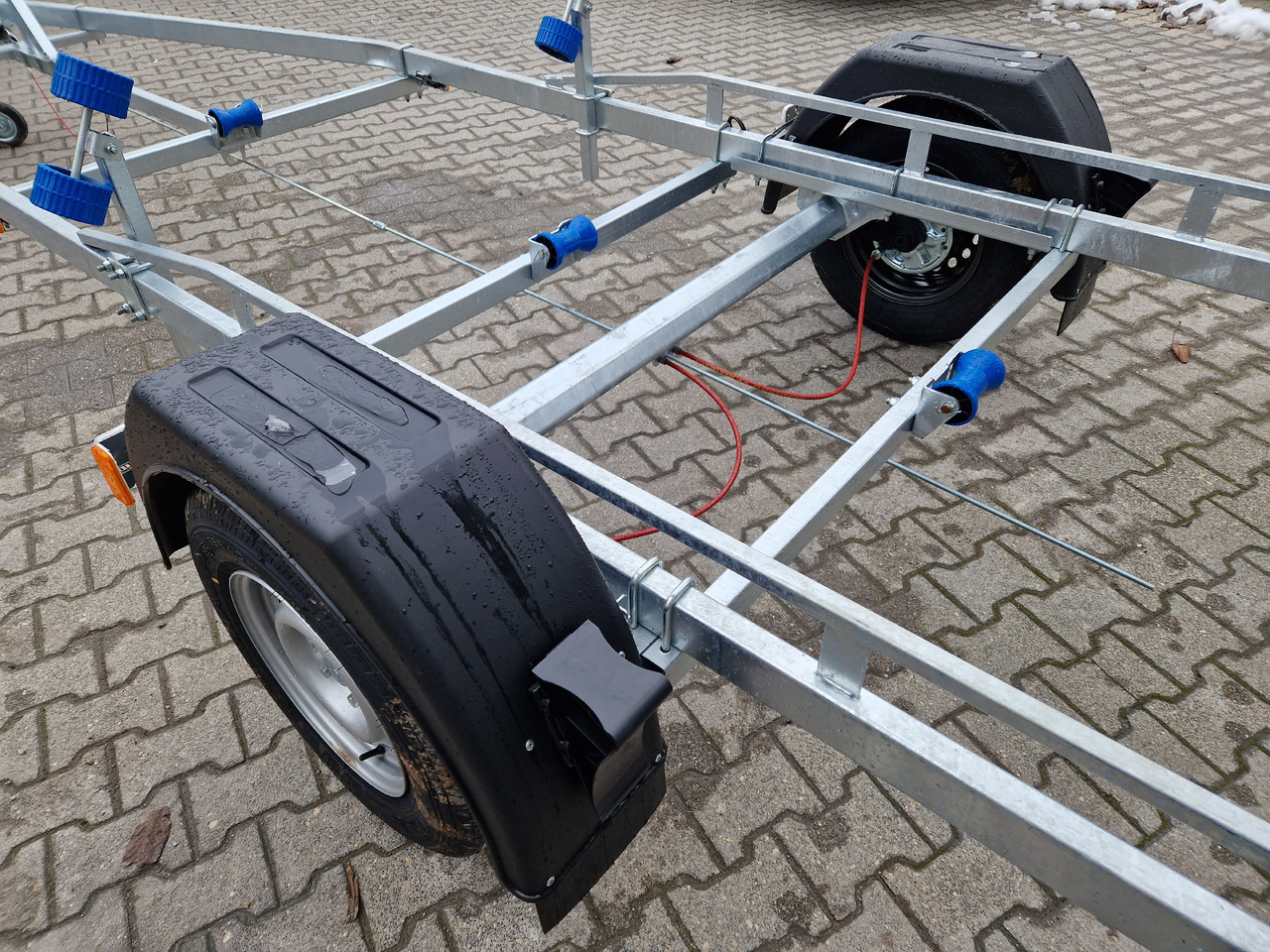 Neptun Bootstrailer Navy GN 231 1300 mit Winde 1300kg Modell 2024 - مقطورة القارب: صور 5 Neptun Bootstrailer Navy GN 231 1300 mit Winde 1300kg Modell 2024 - مقطورة القارب: صور 5