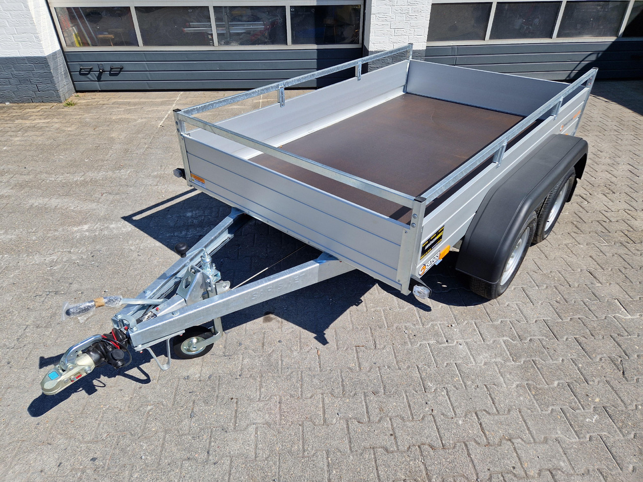 Saris Anhänger DW2000 McAlu Pro 255x153x43cm 2000kg kurz und breit - مقطورات مسطحة: صور 2 Saris Anhänger DW2000 McAlu Pro 255x153x43cm 2000kg kurz und breit - مقطورات مسطحة: صور 2