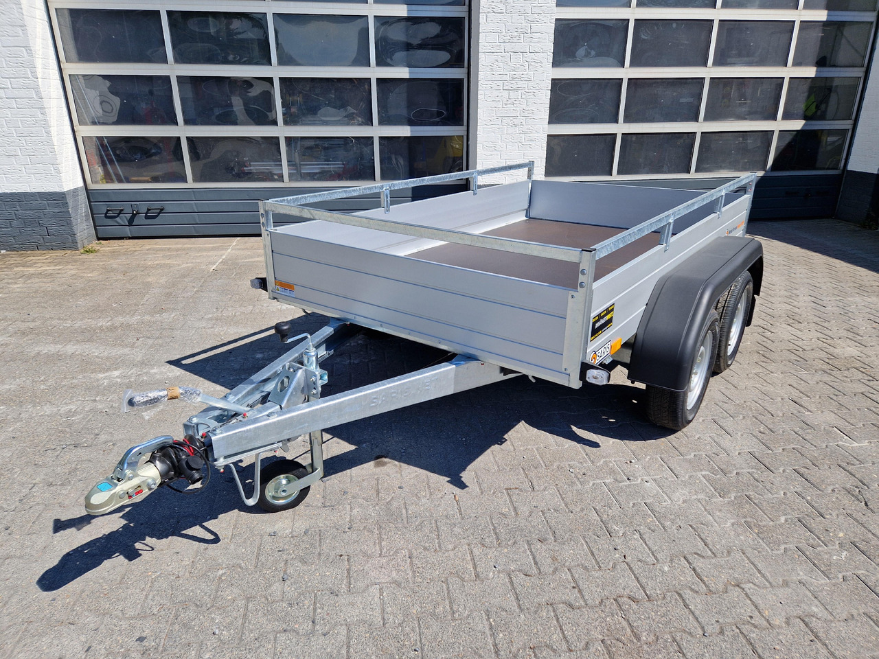 Saris Anhänger DW2000 McAlu Pro 255x153x43cm 2000kg kurz und breit - مقطورات مسطحة: صور 1 Saris Anhänger DW2000 McAlu Pro 255x153x43cm 2000kg kurz und breit - مقطورات مسطحة: صور 1