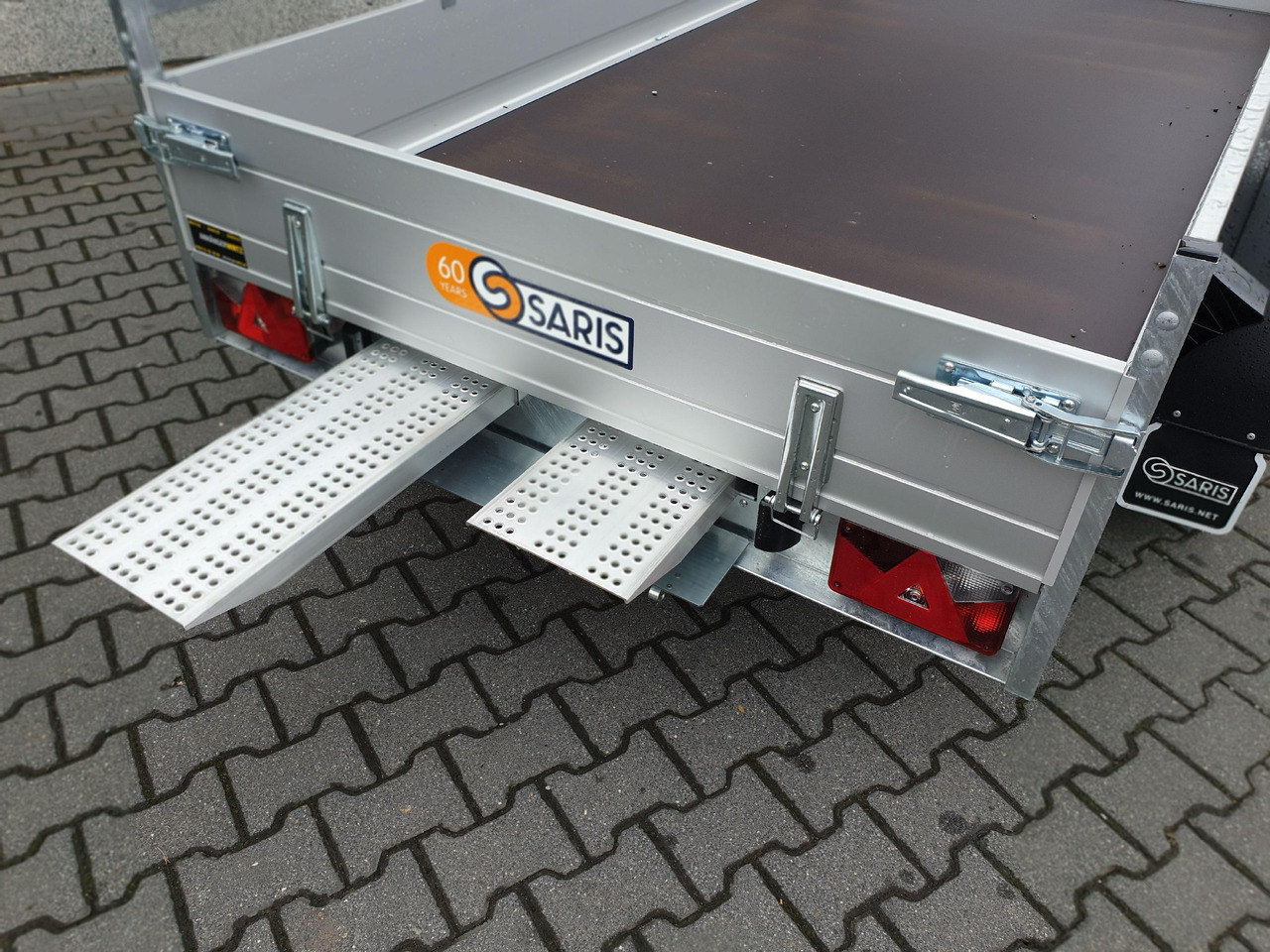 Saris Anhänger FW2000 McAlu Pro MP 305x155x45cm Auffahrrampen (M) 2000kg Winter Aktion - مقطورات مسطحة: صور 2 Saris Anhänger FW2000 McAlu Pro MP 305x155x45cm Auffahrrampen (M) 2000kg Winter Aktion - مقطورات مسطحة: صور 2