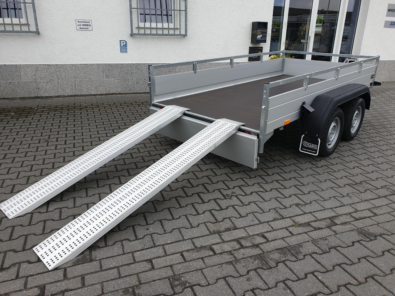 Saris Anhänger FW2000 McAlu Pro MP 305x155x45cm Auffahrrampen (M) 2000kg Winter Aktion - مقطورات مسطحة: صور 1 Saris Anhänger FW2000 McAlu Pro MP 305x155x45cm Auffahrrampen (M) 2000kg Winter Aktion - مقطورات مسطحة: صور 1