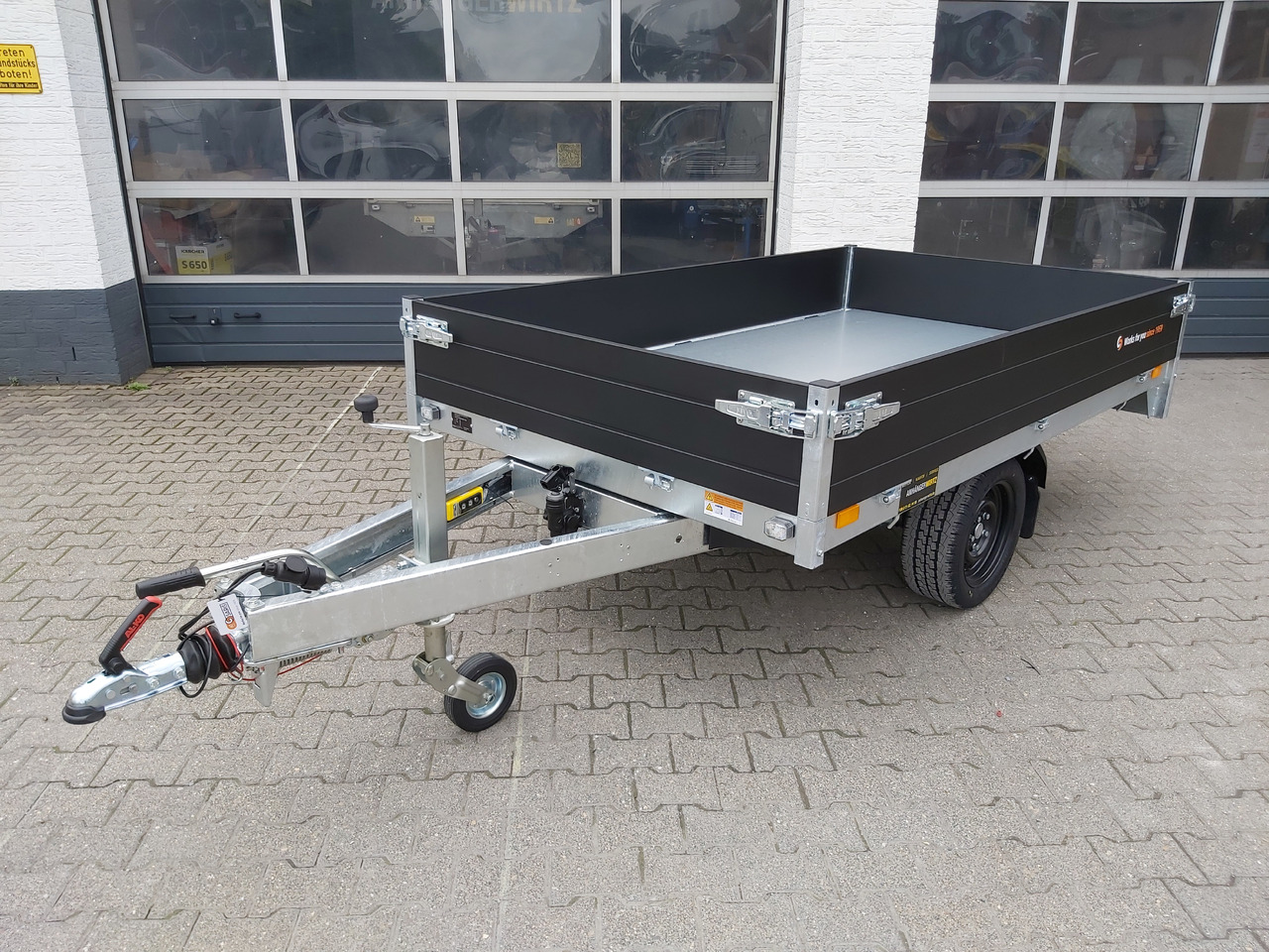 Saris Kipper K1 256 150 1500 1 256x150x30cm black Elektro 13" (S) 1500kg - قلابة مقطورة: صور 2 Saris Kipper K1 256 150 1500 1 256x150x30cm black Elektro 13" (S) 1500kg - قلابة مقطورة: صور 2