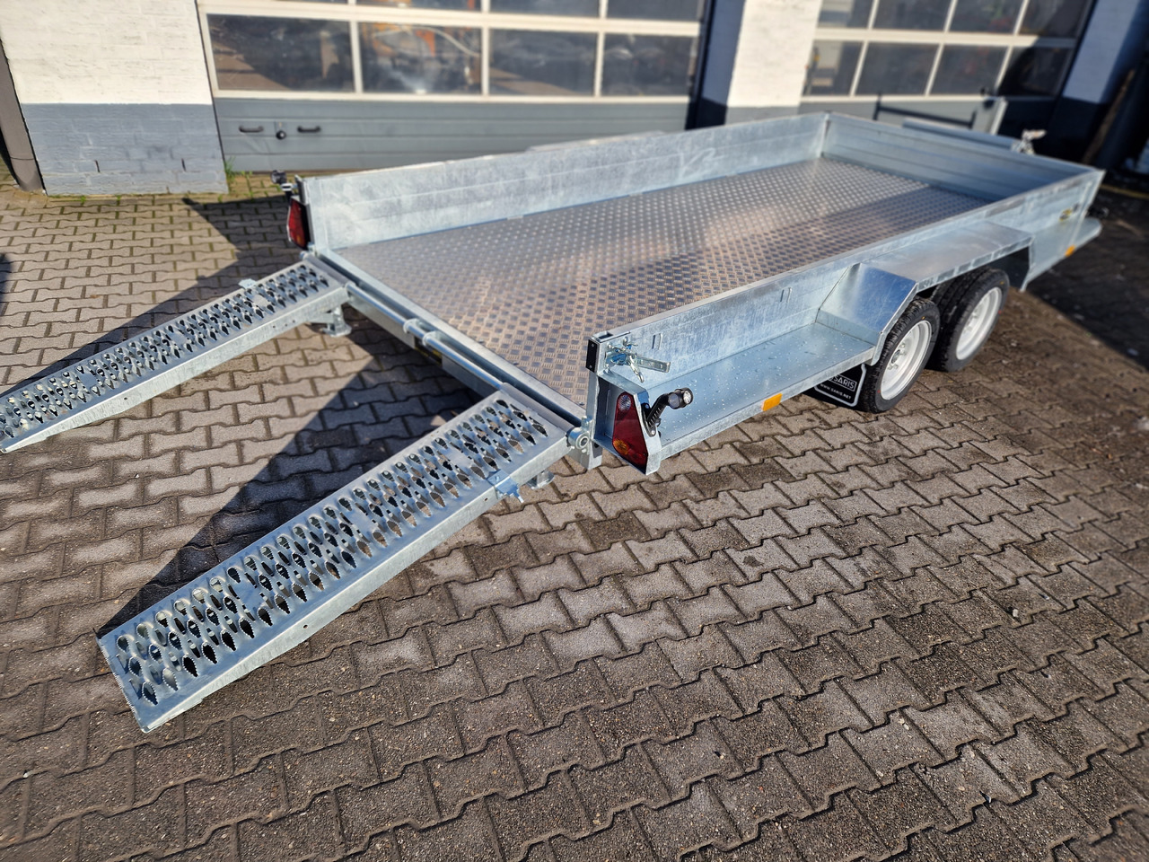 Saris Magnum MAXX 3500 406x182x30cm force one Rampen Schaufelablage 100km/H 3500kg Januar Aktion - مقطورة لنقل المعدات: صور 1 Saris Magnum MAXX 3500 406x182x30cm force one Rampen Schaufelablage 100km/H 3500kg Januar Aktion - مقطورة لنقل المعدات: صور 1