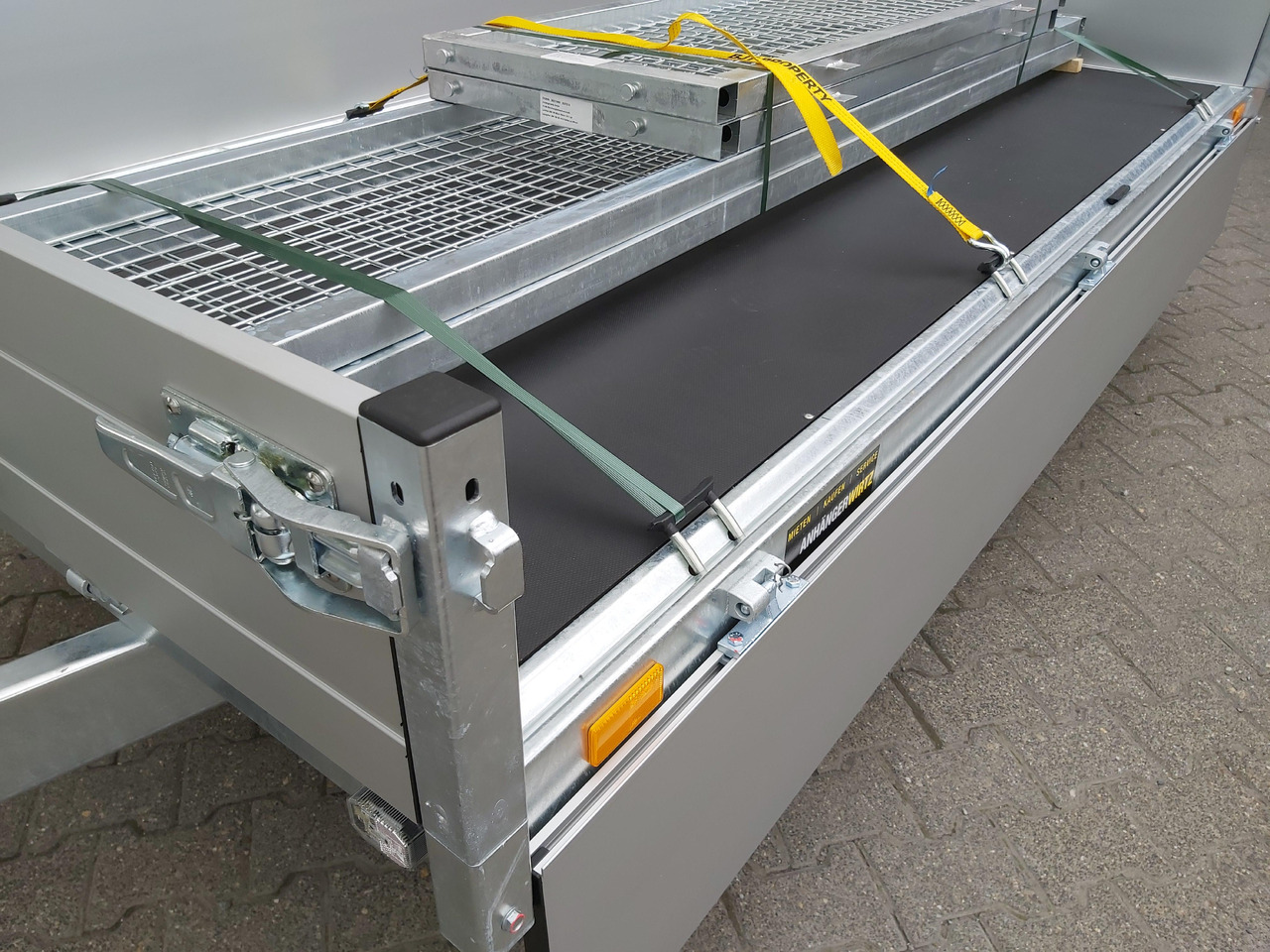Saris PL 276 150 2000 2 276x150x30cm 13" (S) 2000kg Online Aktion - مقطورات مسطحة: صور 5 Saris PL 276 150 2000 2 276x150x30cm 13" (S) 2000kg Online Aktion - مقطورات مسطحة: صور 5