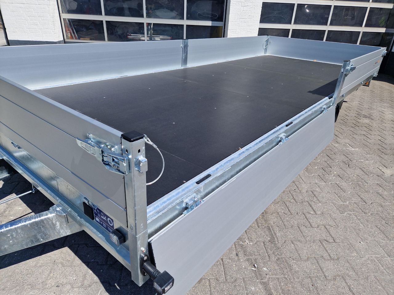 Saris PL HD 506 204 3500 2 506x204x35cm heavy duty LED Beleuchtung (XXL) Modell 2023 - مقطورات مسطحة: صور 5 Saris PL HD 506 204 3500 2 506x204x35cm heavy duty LED Beleuchtung (XXL) Modell 2023 - مقطورات مسطحة: صور 5